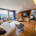 The Palm Bosphorus