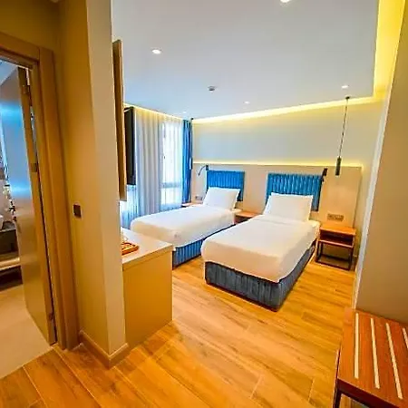 The Palm Bosphorus 3* Istambul